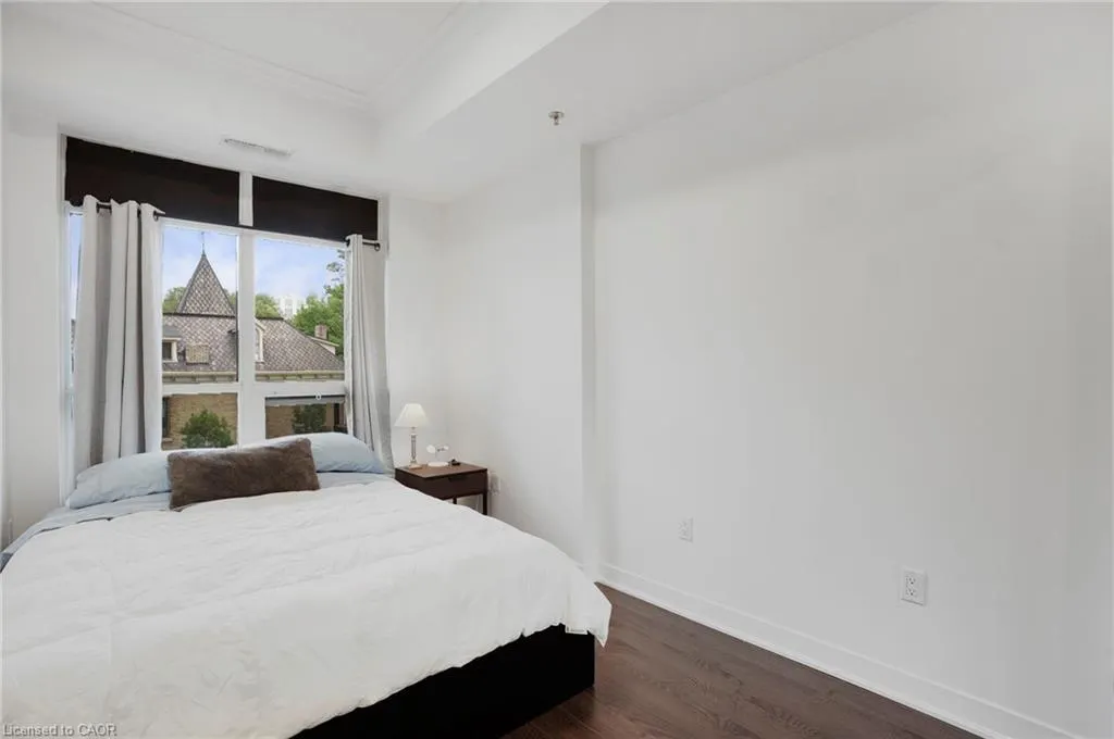 90 Charlton Avenue W, #304