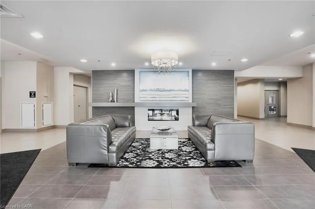 90 Charlton Avenue W, #304