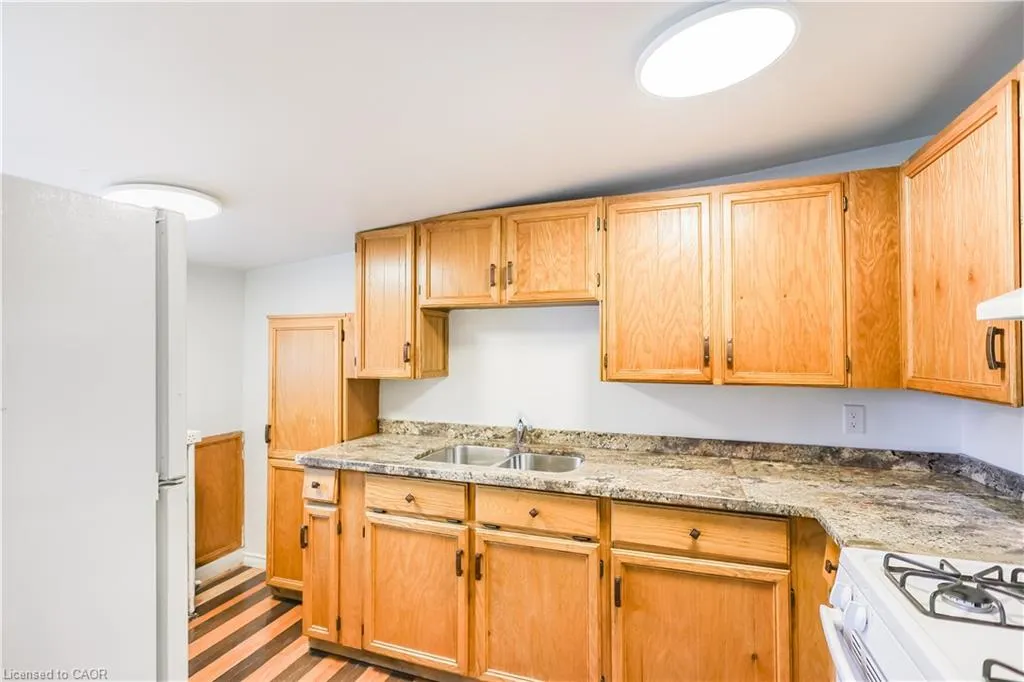 69 Victoria Avenue N, #3
