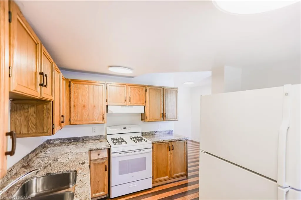 69 Victoria Avenue N, #3