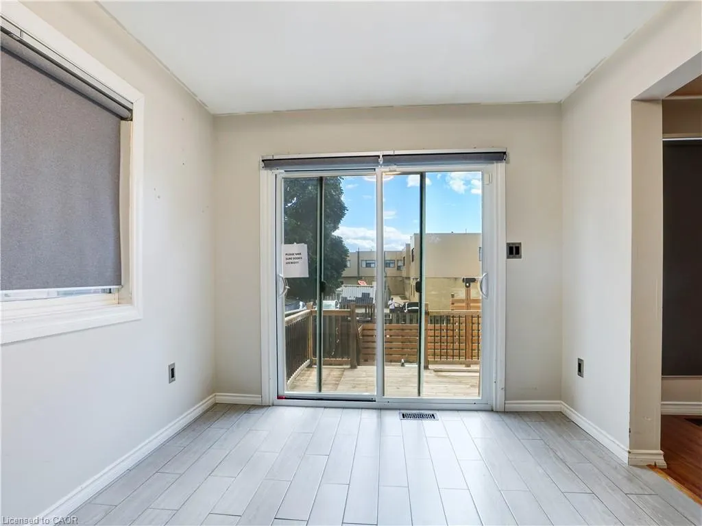 14 Chateau Crescent