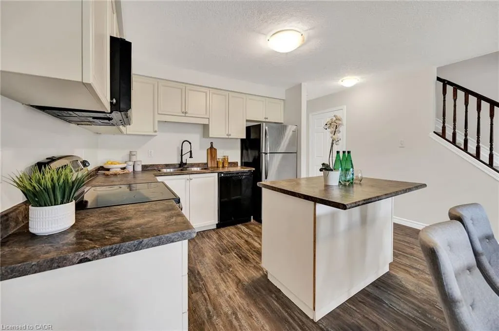 252 Countrystone Crescent