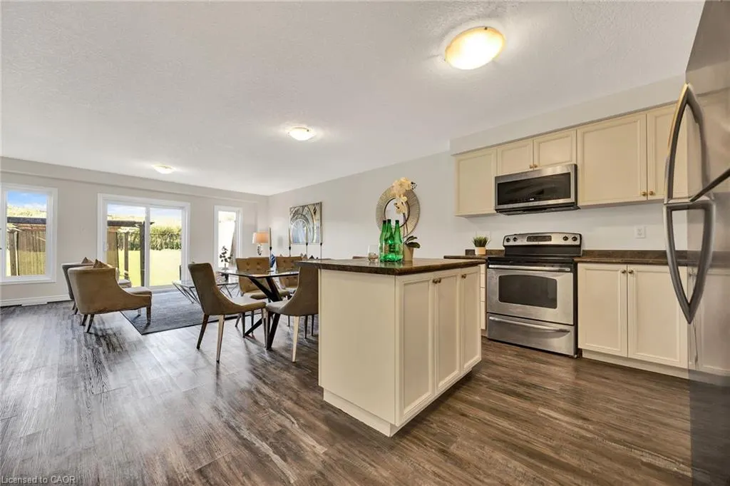 252 Countrystone Crescent