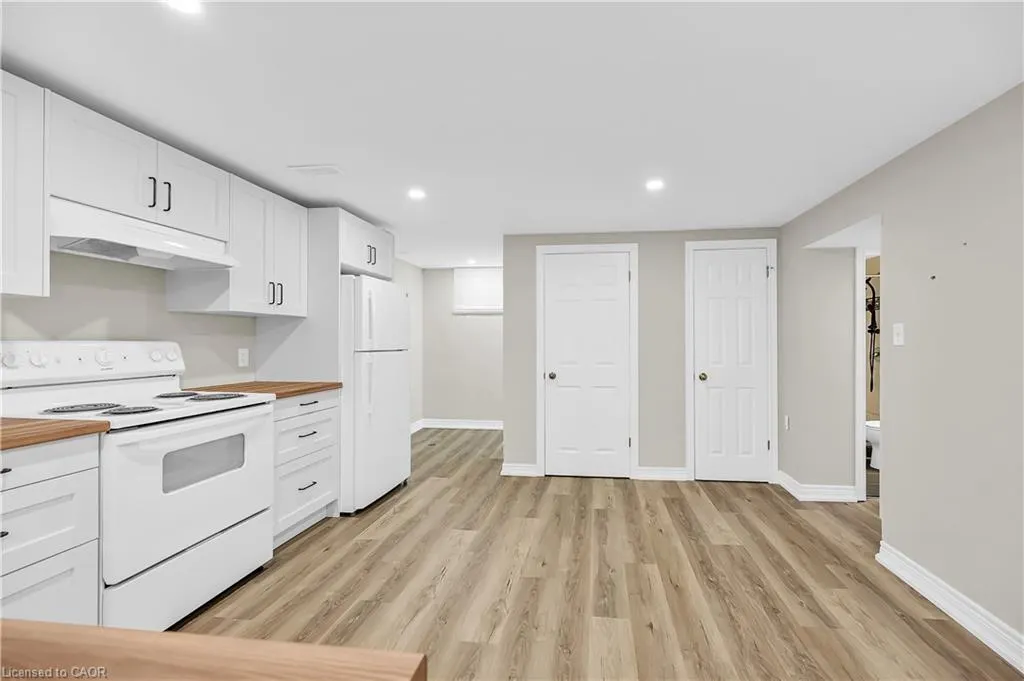 122 Toby Crescent, #2