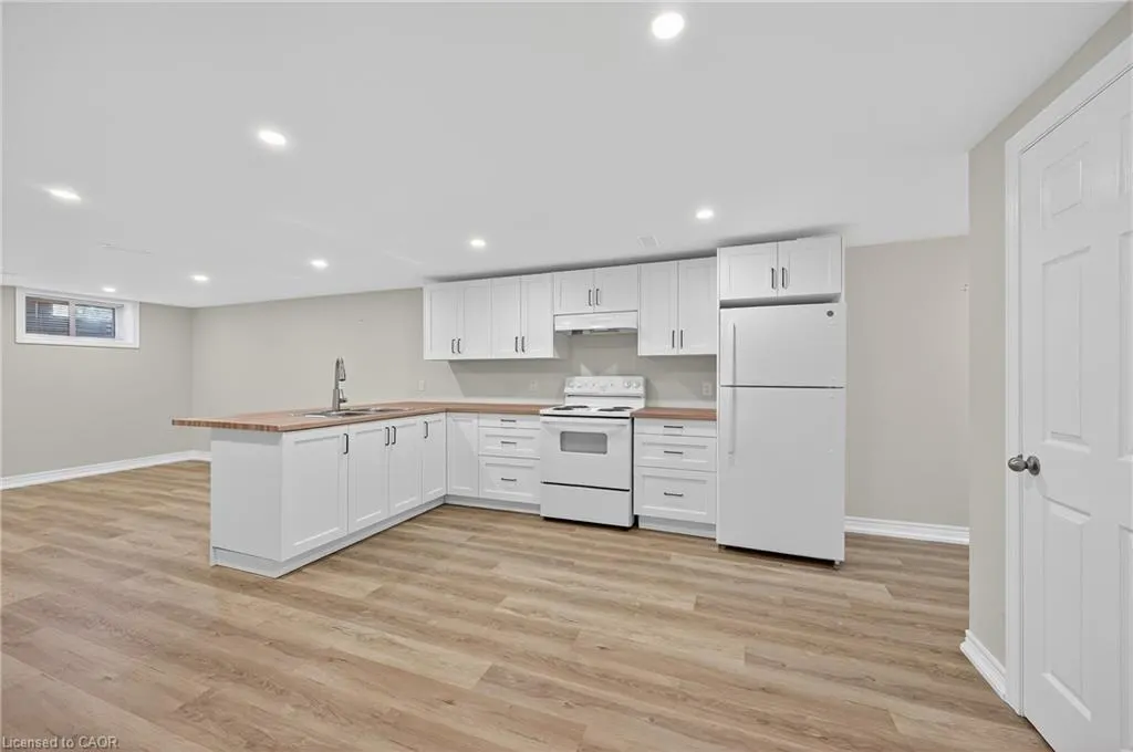 122 Toby Crescent, #2