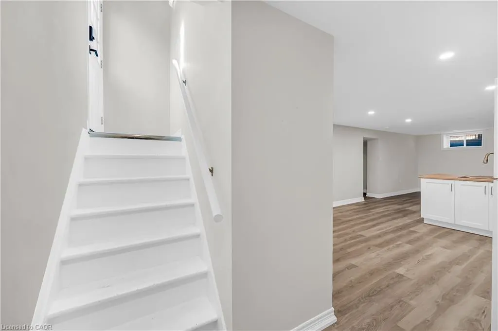 122 Toby Crescent, #2