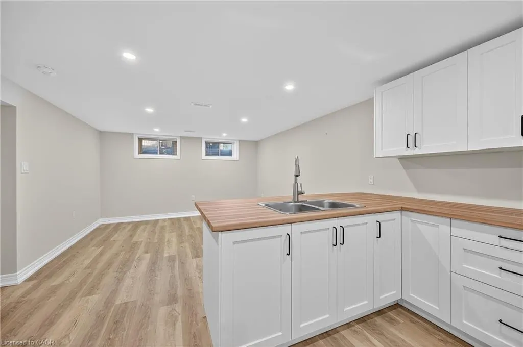 122 Toby Crescent, #2