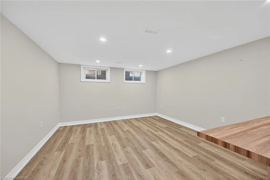 122 Toby Crescent, #2