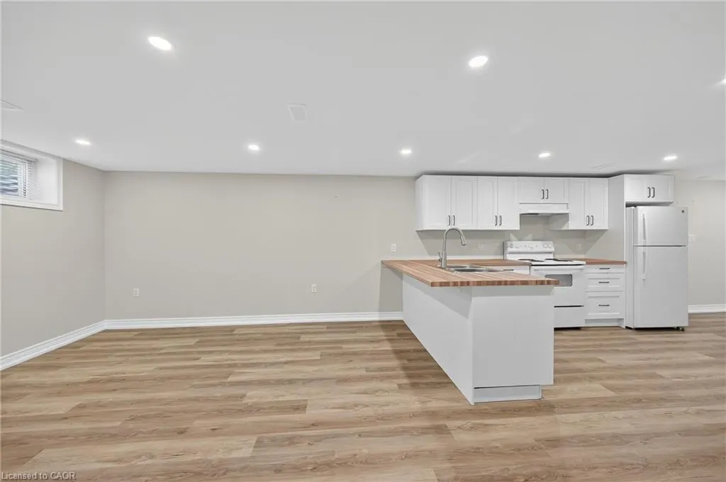 122 Toby Crescent, #2