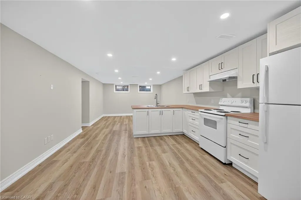 122 Toby Crescent, #2