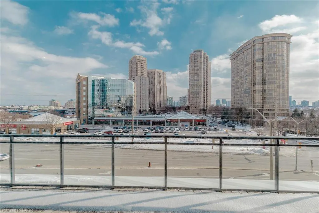 75 Eglinton Avenue W, #302