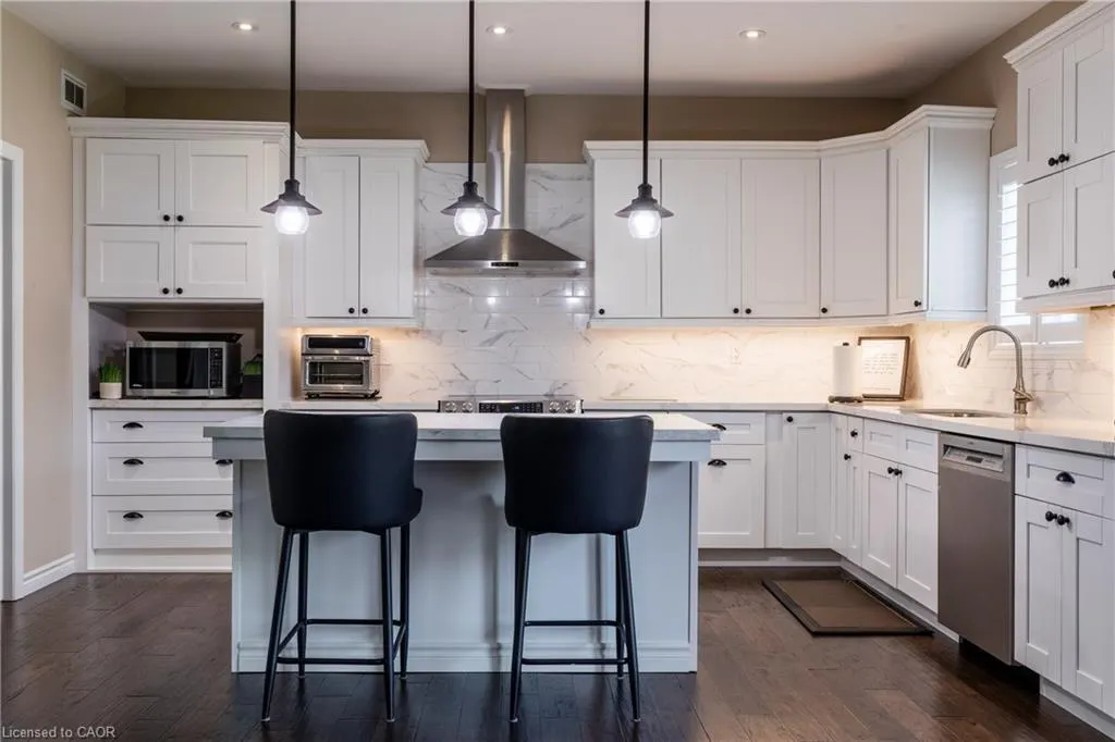 6 Bluenose Drive