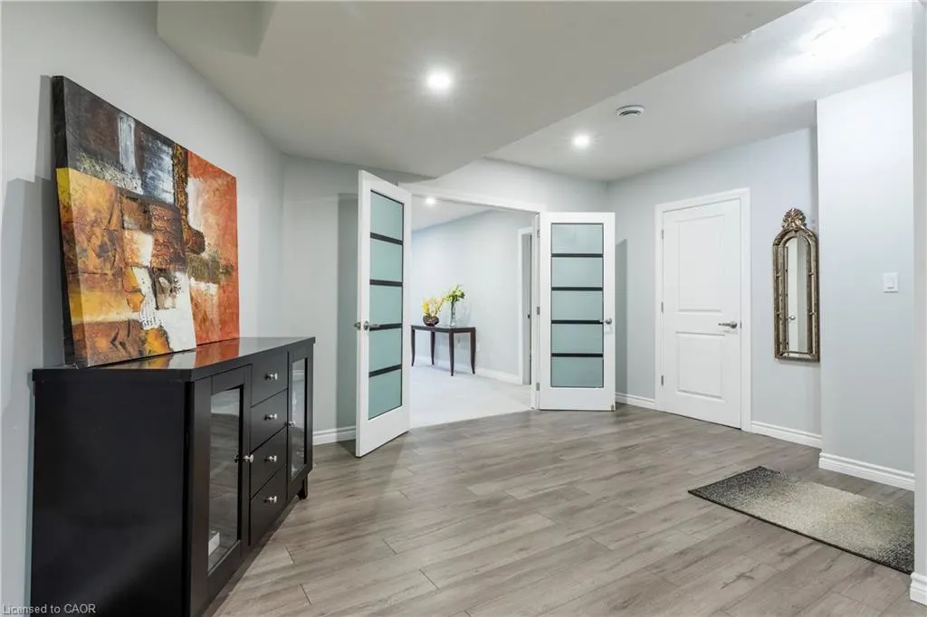 6 Bluenose Drive