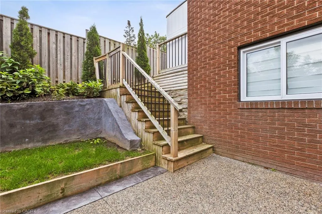 122 Mooregate Crescent