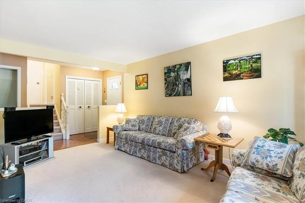 18 Dixon Drive