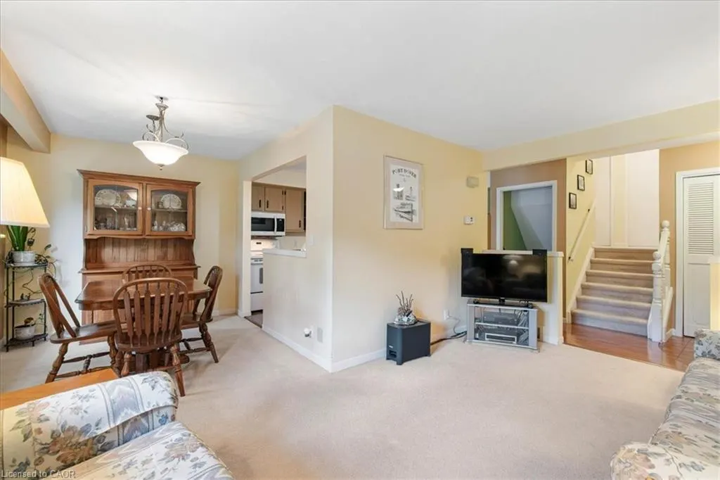 18 Dixon Drive