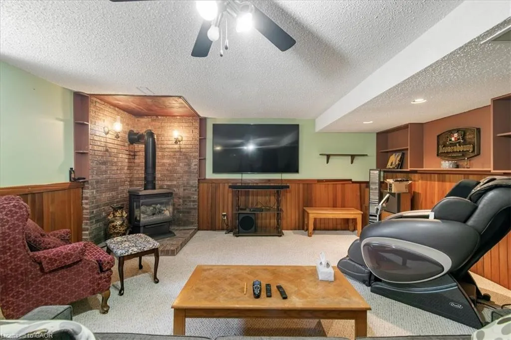 18 Dixon Drive