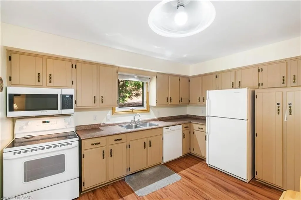 18 Dixon Drive