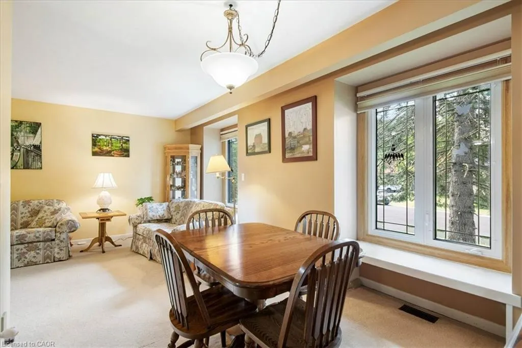 18 Dixon Drive