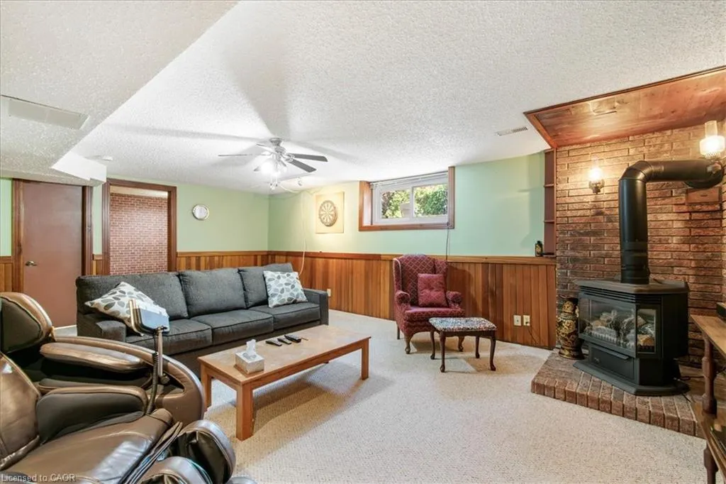18 Dixon Drive