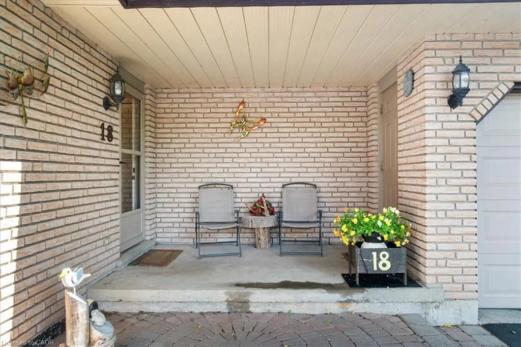 18 Dixon Drive