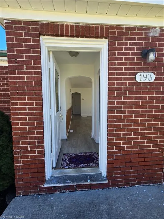 193 Ottawa Street S