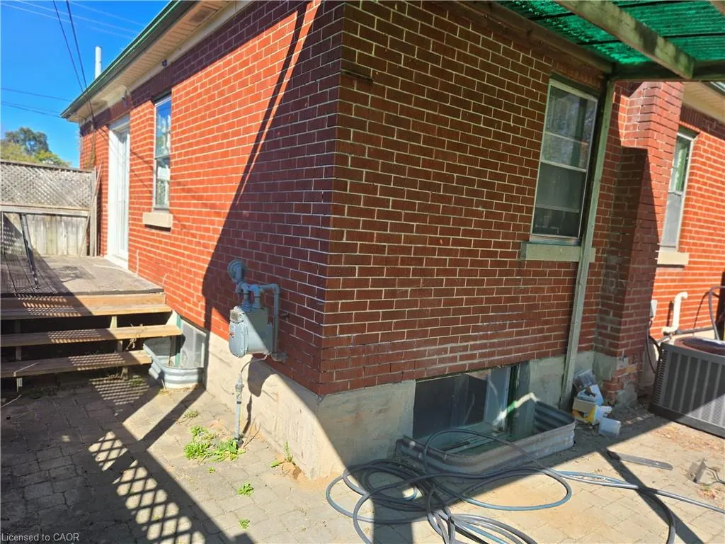 193 Ottawa Street S