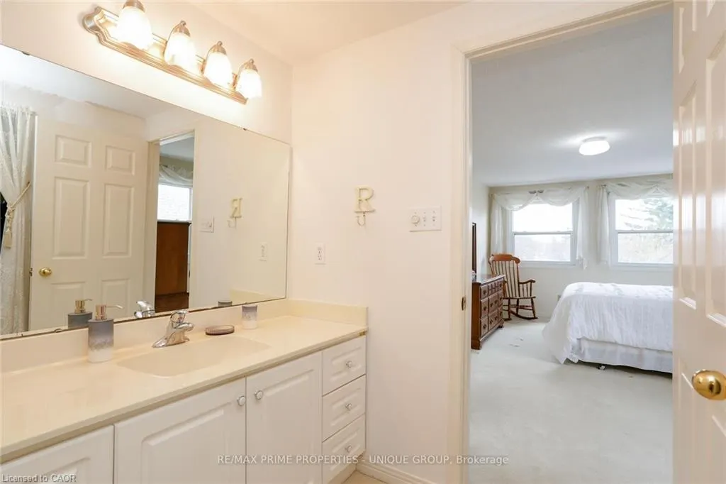 9 Longwater Chase