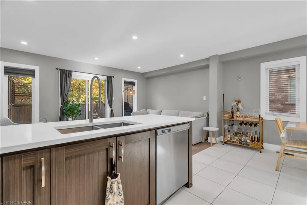 49 Meadowridge Street