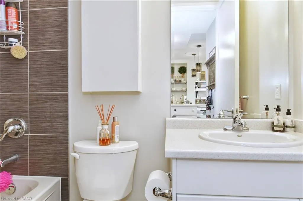 112 King Street E, #903