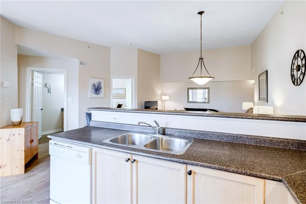 2065 Appleby Line, #402