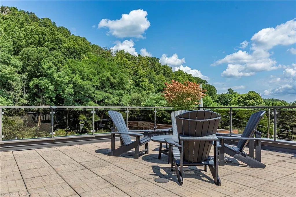 397 King Street W, #207