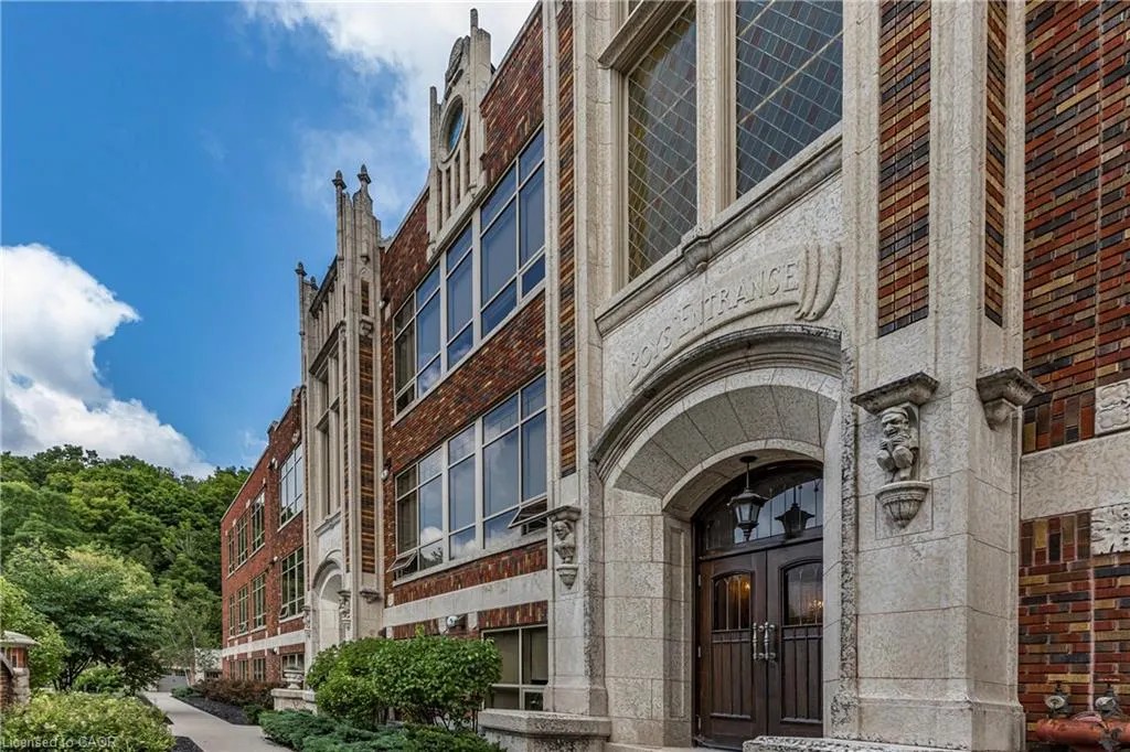 397 King Street W, #207