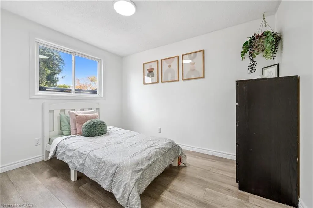 10 Broken Oak Crescent