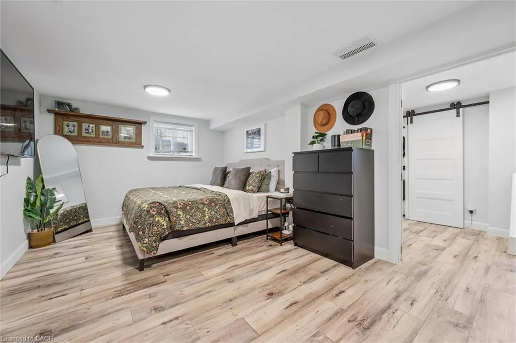 10 Broken Oak Crescent