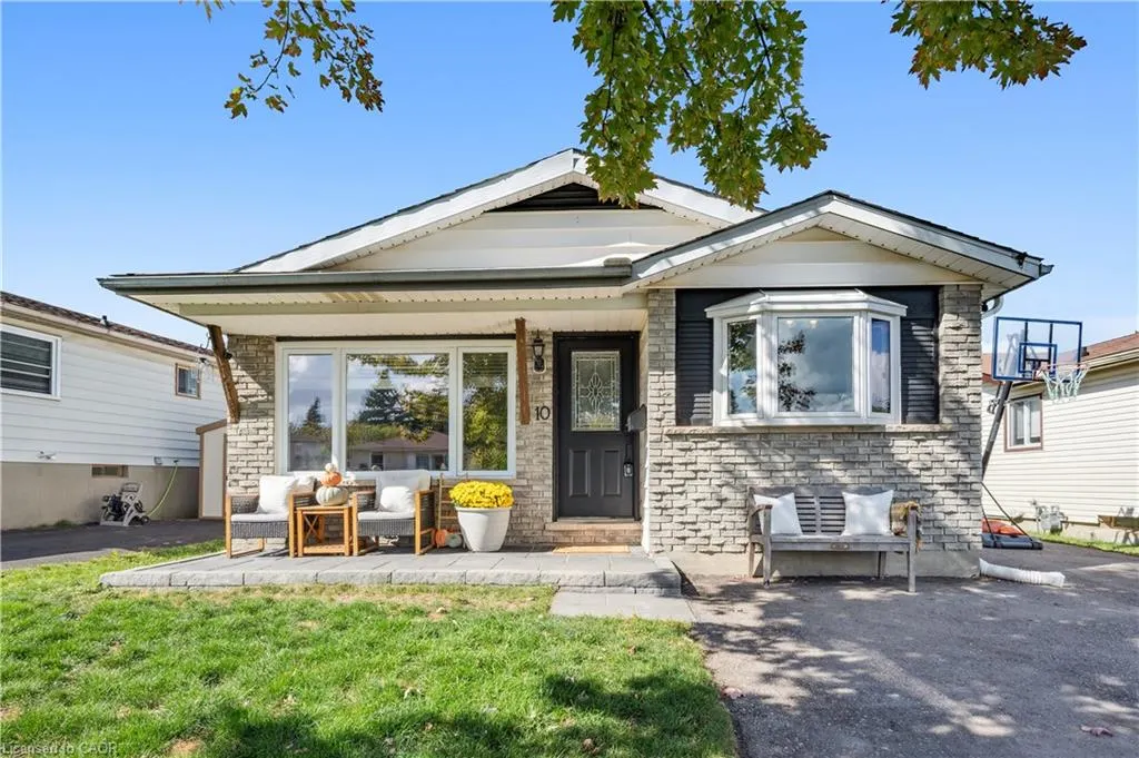 10 Broken Oak Crescent