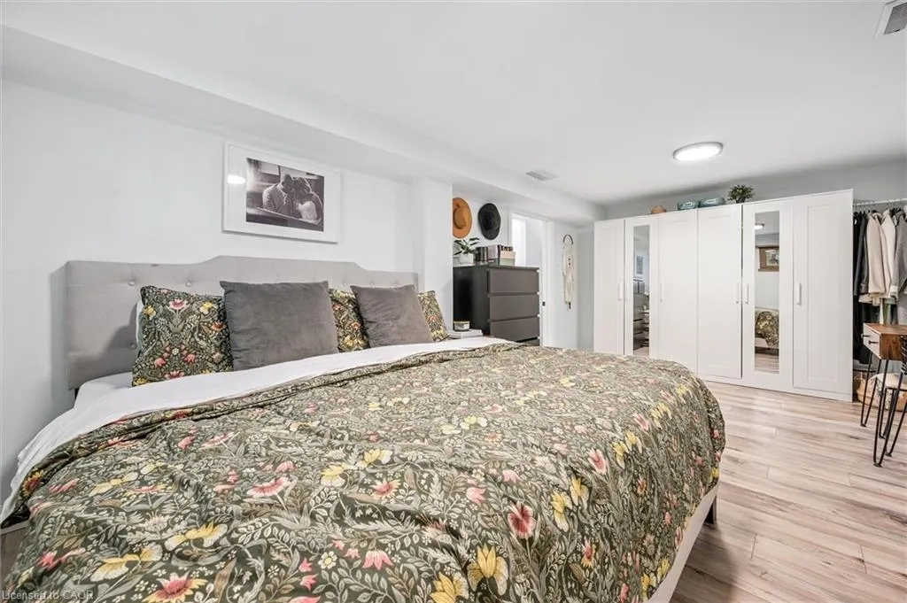 10 Broken Oak Crescent