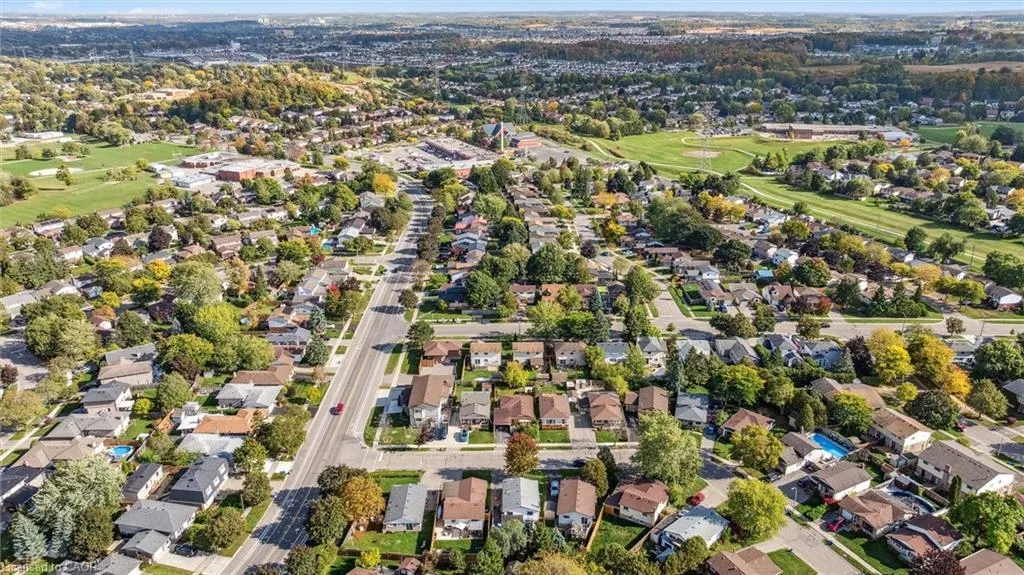 10 Broken Oak Crescent