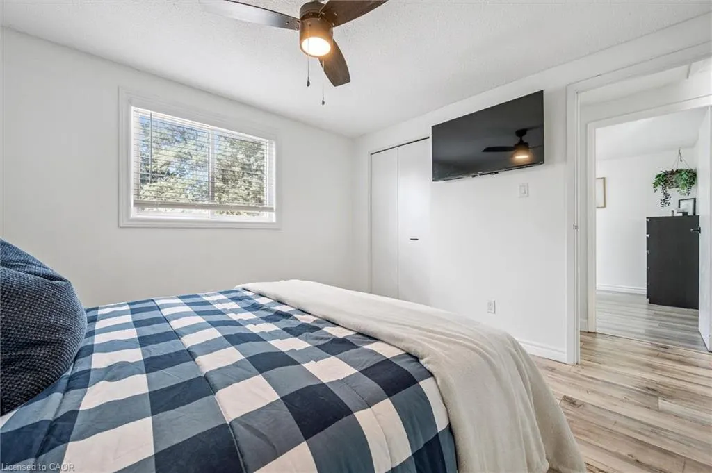 10 Broken Oak Crescent