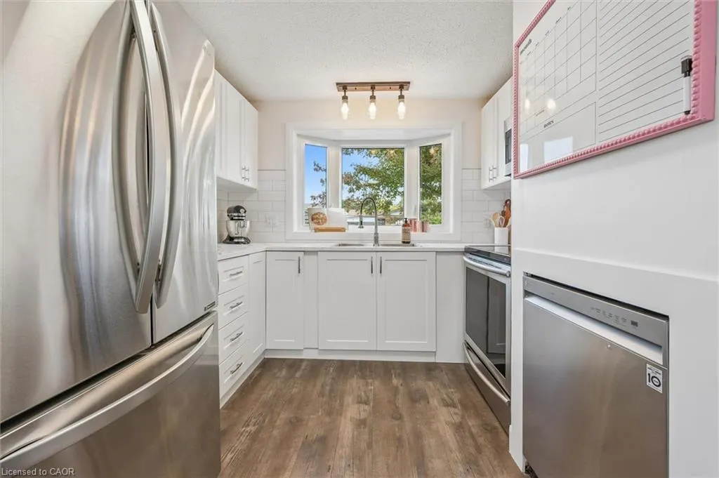 10 Broken Oak Crescent