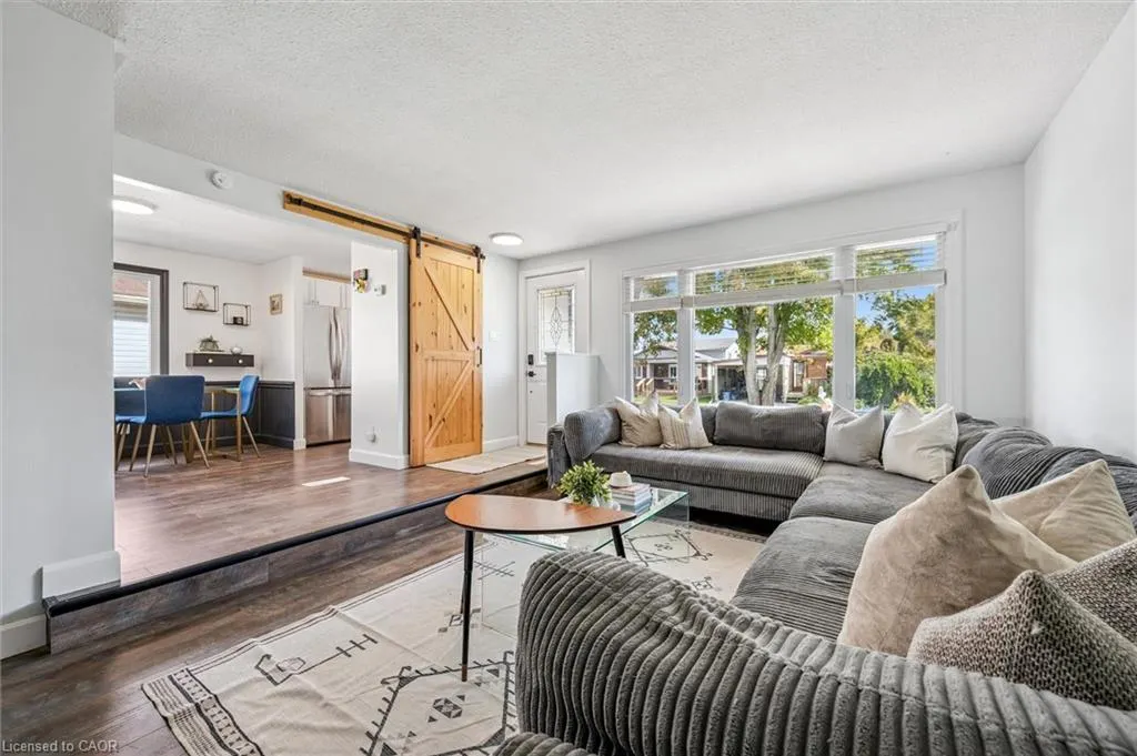 10 Broken Oak Crescent