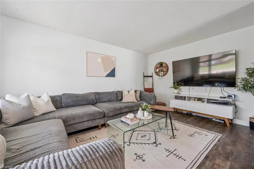 10 Broken Oak Crescent