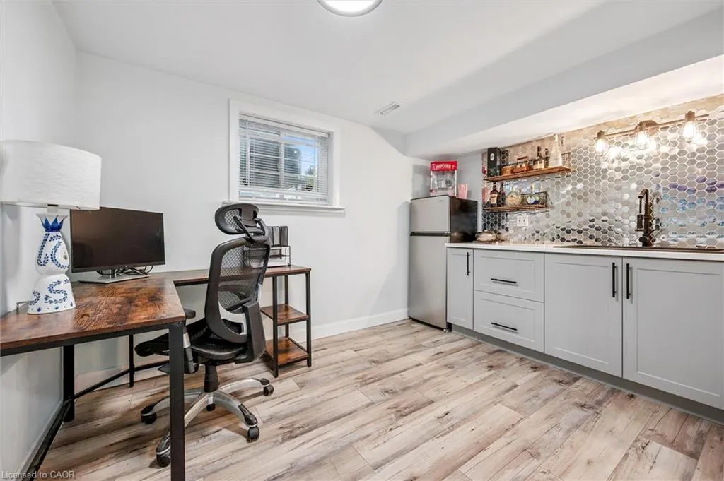 10 Broken Oak Crescent