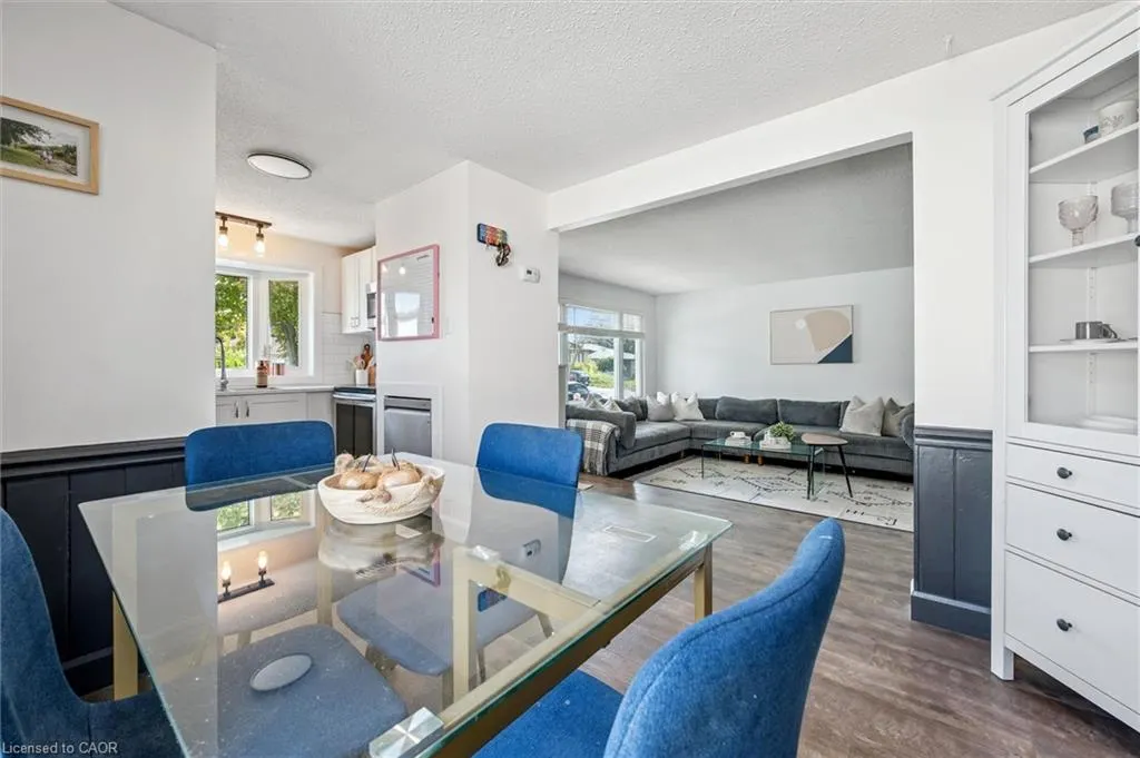 10 Broken Oak Crescent