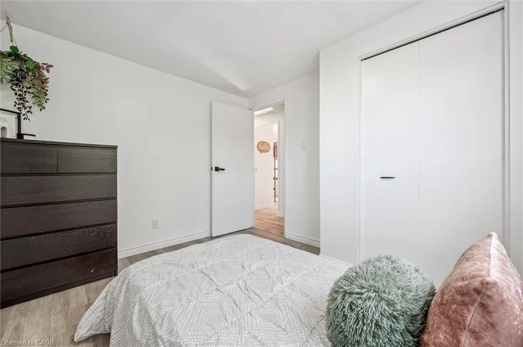 10 Broken Oak Crescent