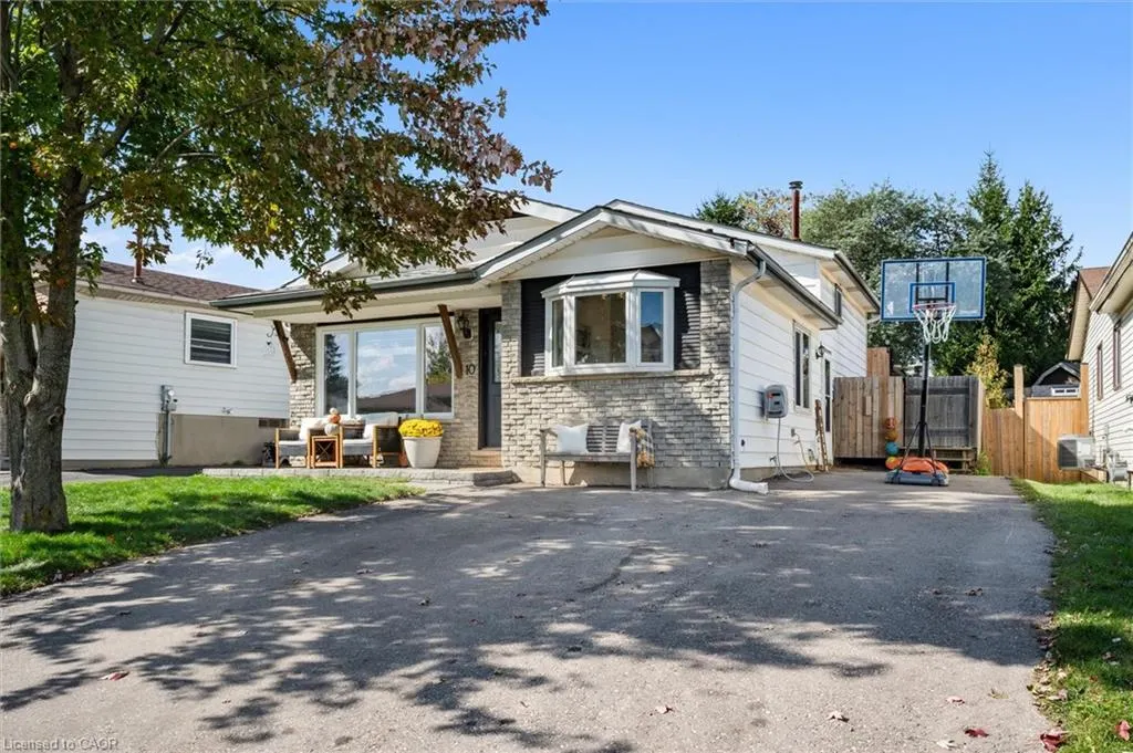 10 Broken Oak Crescent