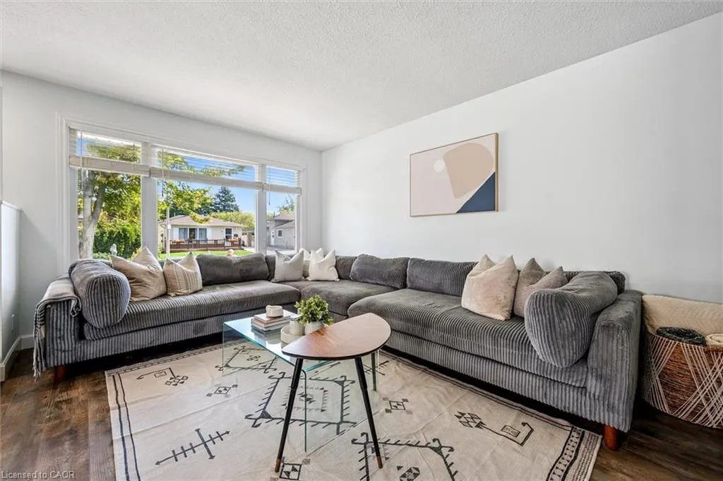 10 Broken Oak Crescent