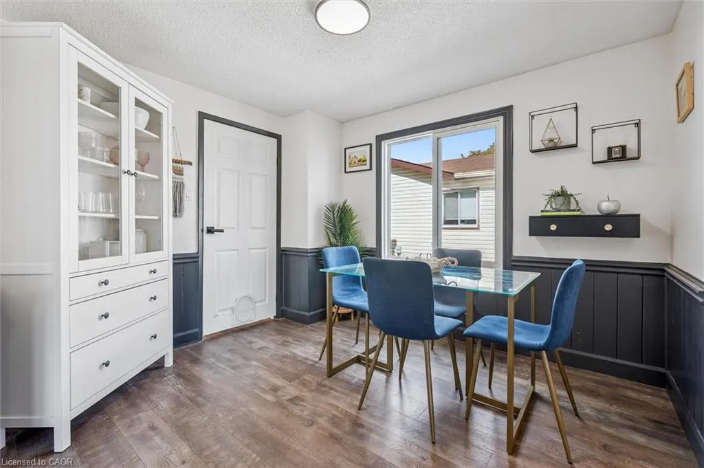 10 Broken Oak Crescent