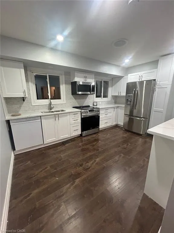 100 Lauris Avenue