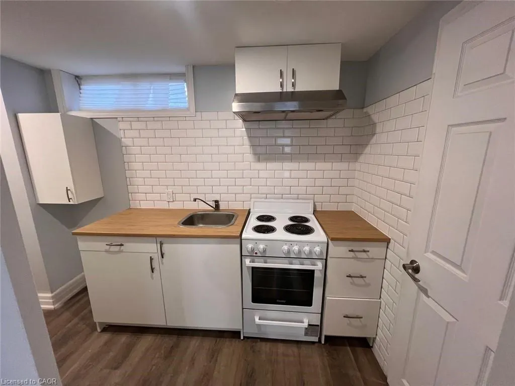 100 Lauris Avenue